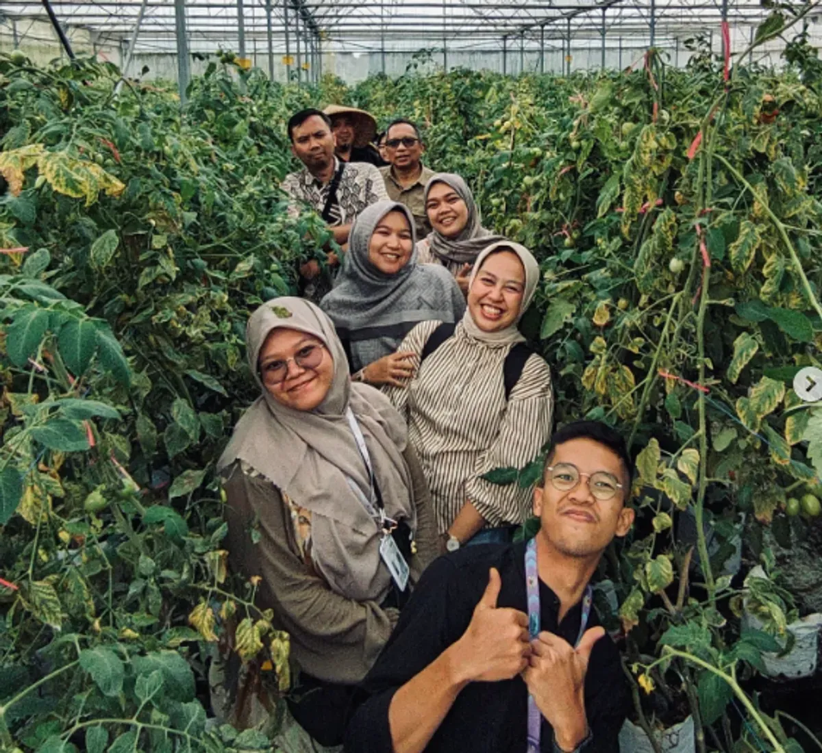 Pengunjung sedang berfoto di Kebun Jeruk Eptilu Garut (Sumber: Instagram/@eptilu.id)