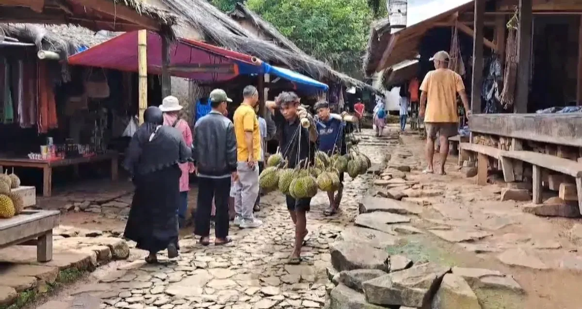 Para wisatawan saat melakukan rekreasi di kawasan wisata Saba Baduy di Kecamatan Leuwidamar, Kabupaten Lebak. (Sumber: Dok. Warga)