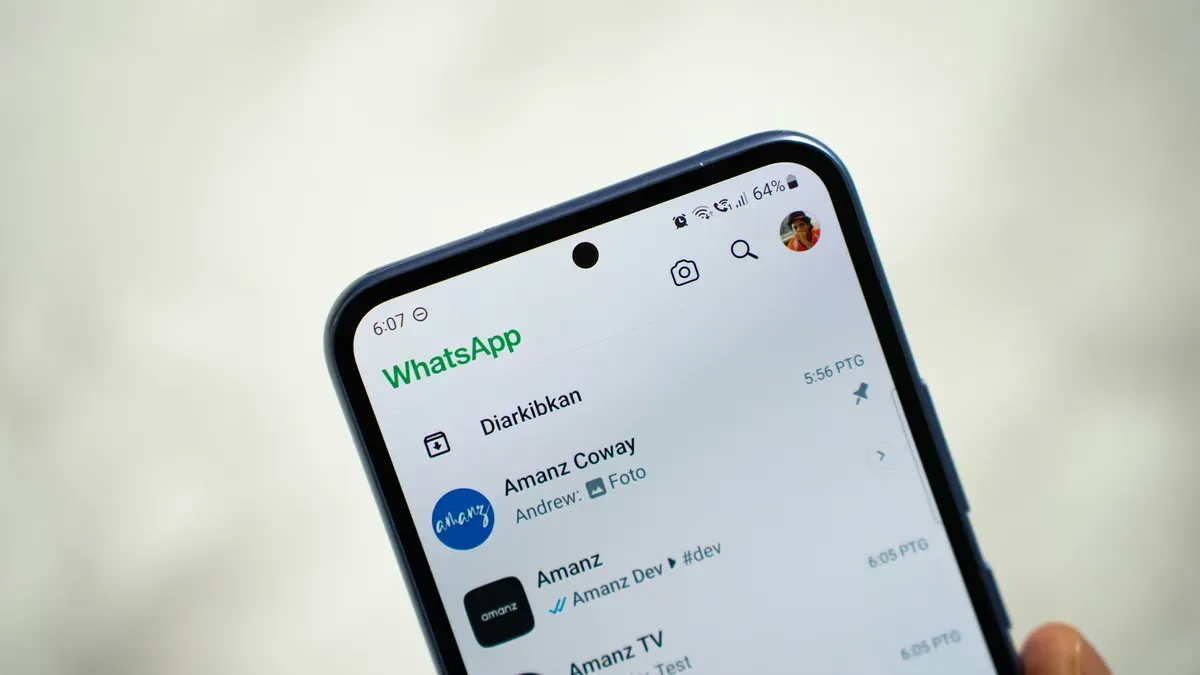 Cara backup chat penting di aplikasi WhatsApp. (Sumber: Unsplash/Amanz)