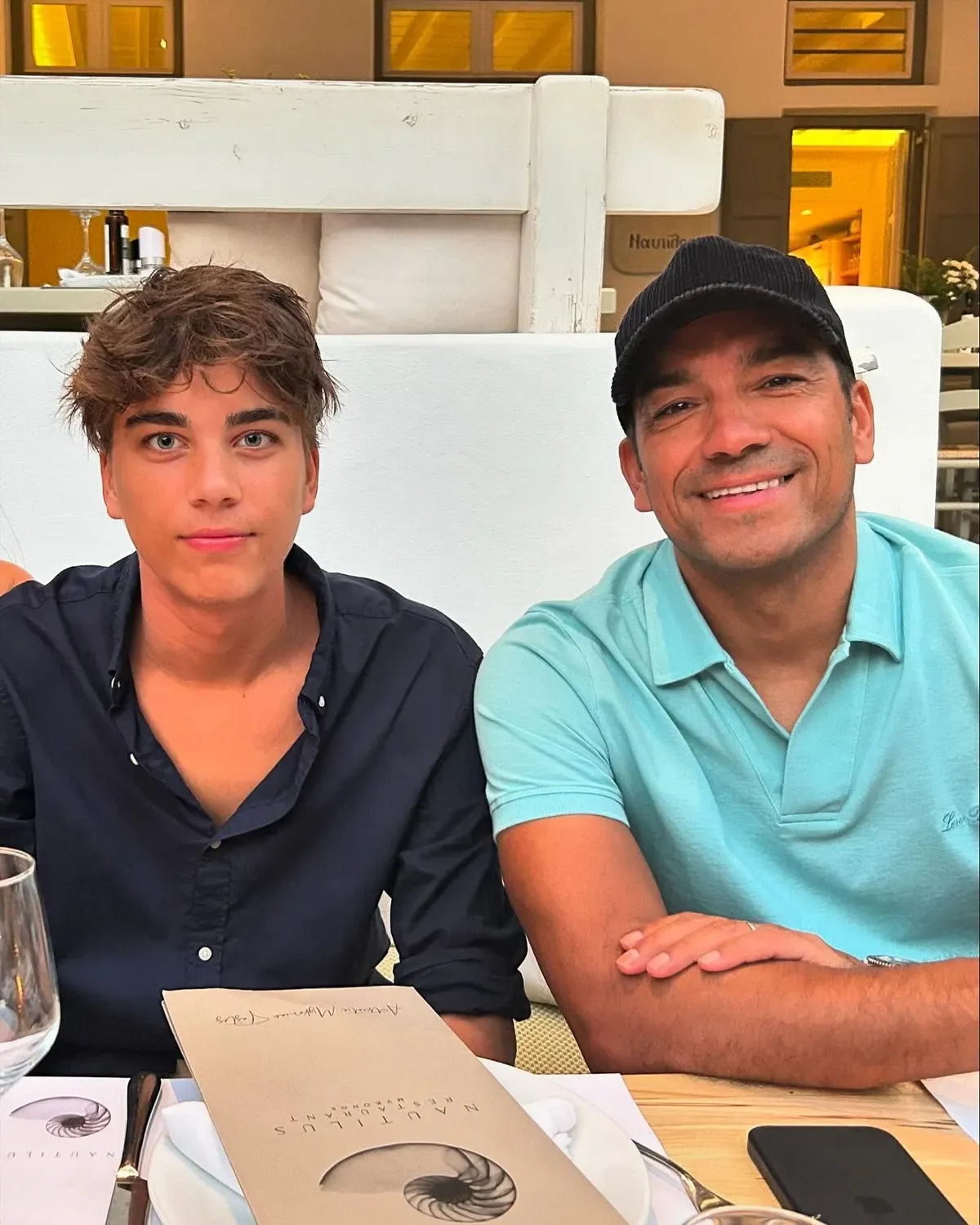 Giovanni van Bronckhorst bersama putranya, Joshua. (Sumber: Instagram @giovannivbronckhorst)