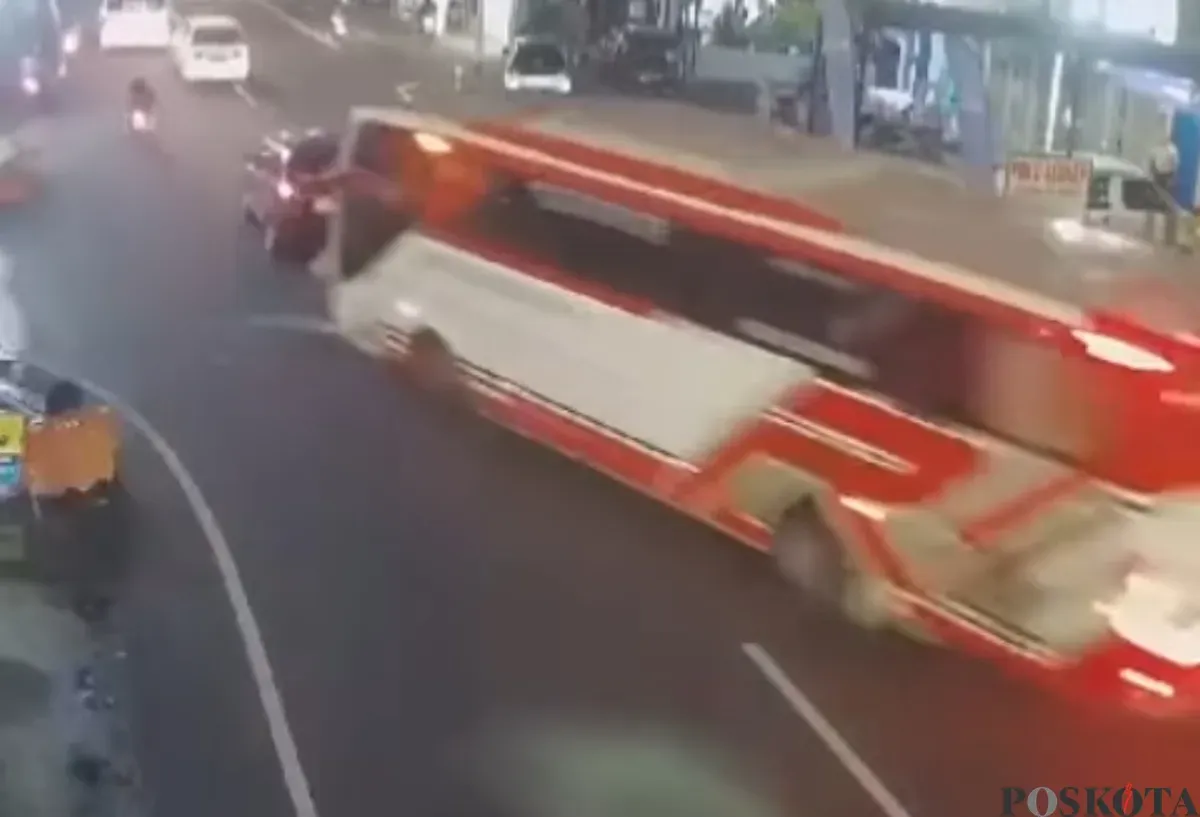 Kecelakaan Bus pariwisata Gara-gara rem blong di Jalan Raya Beji, Kecamatan Junrejo, Kota Batu, Jatim Rabu malam, 8 Januari 2025 sebabkan 4 orang meninggal dunia. (Sumber: Instagram @jeg.bali_)