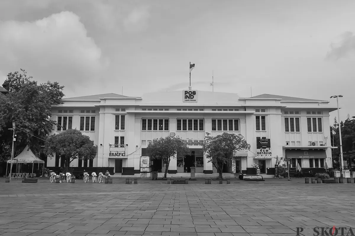 Sejumlah bangunan tua peninggalan sejarah yang masih berdiri kokoh sekaligus sebagai heritage yang kerap dikunjungi wisatawan lokal maupun mancanegara di kawasan Kota Tua, Jakarta, Rabu, 8 Januari 2025. (Sumber: Poskoata/ Bilal Nugraha Ginanjar)