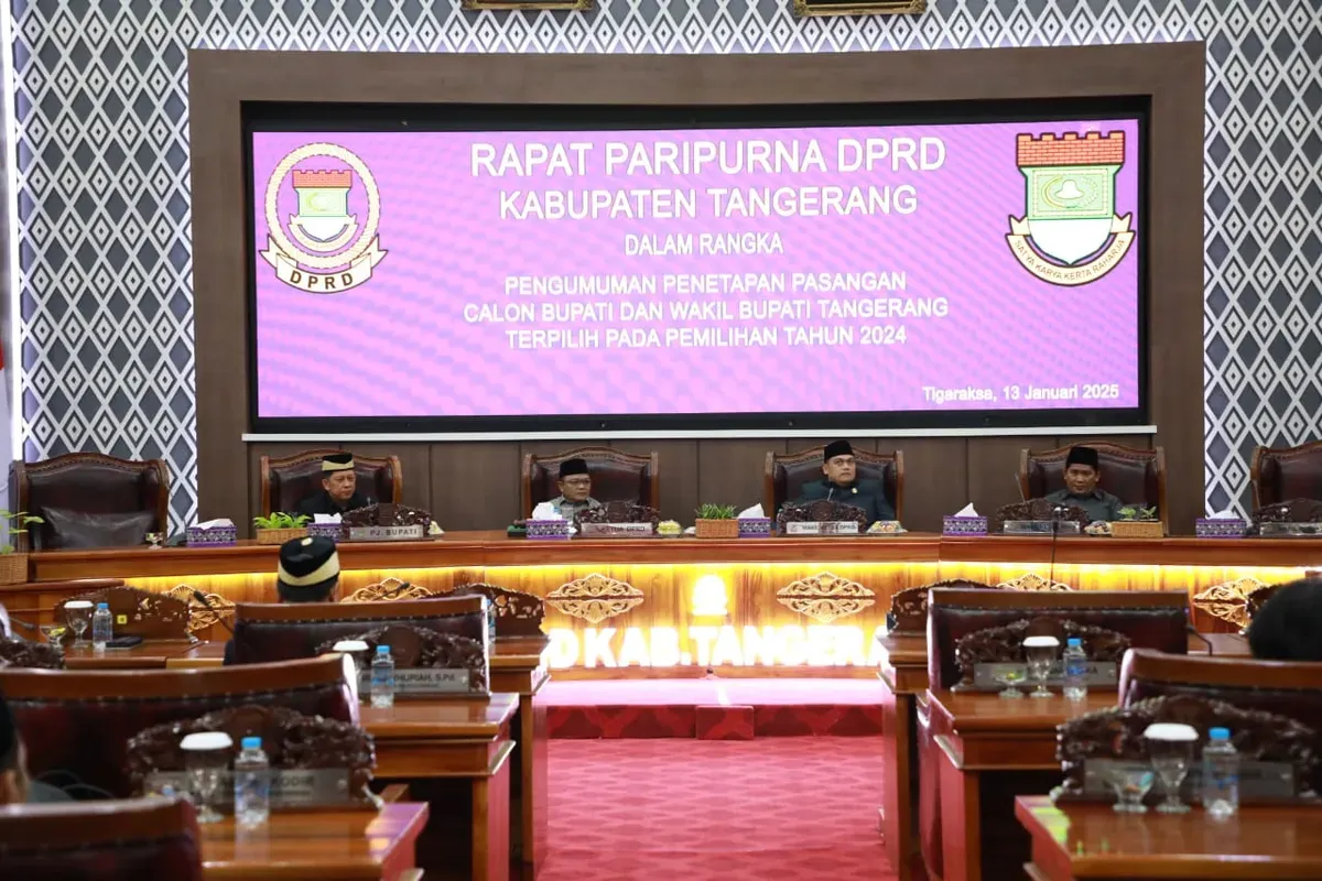 Rapat paripurna pengesahan Bupati-Wakil Bupati Kabupaten Tangerang, Maesyal Rasyid dan Intan Nurul Hikmah di Gedung DPRD Kabupaten Tangerang, Senin, 13 Januari 2025. (Sumber: Dok. Pemkab Tangerang)