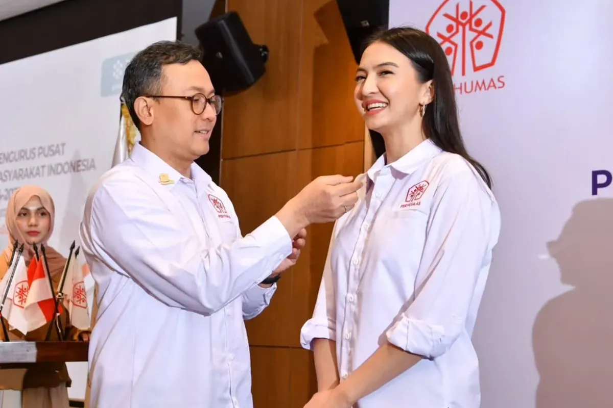 Raline Shah resmi dilantik sebagai Staf Khusus Menteri Komunikasi dan Digital (Komdigi). (Sumber: Instagram/@boykelanas)