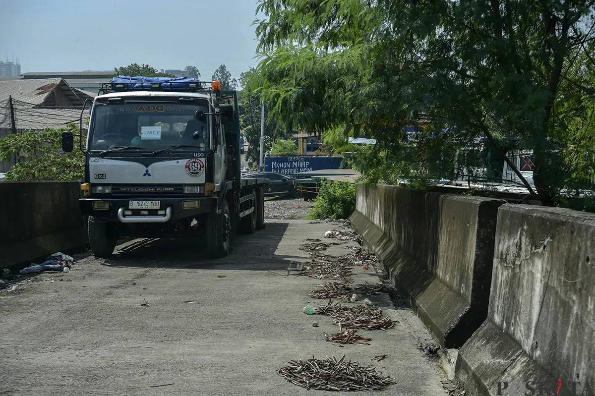 Jalan Layang Non-Tol (JLNT) yang mangkrak di kawasan Pluit, Penjaringan, Jakarta Utara, Rabu, 15 Januari 2025. (Sumber: Poskota/Bilal Nugraha Ginanjar)