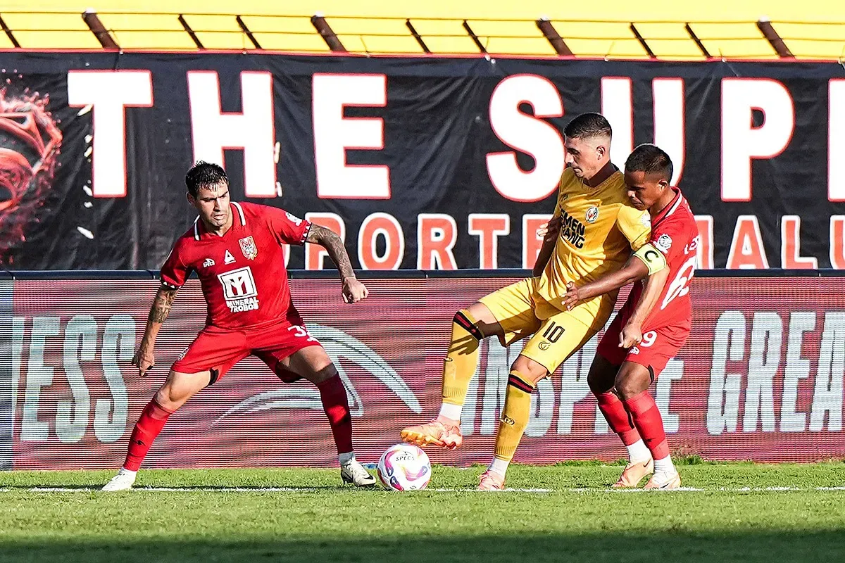 Semen Padang saat hadapi Malut United di putaran pertama Liga 1 musim 2024-25, kedua tim melakukan perombakan skuad secara besar-besaran di paruh musim. (Sumber: Instagram @malutunitedfc)