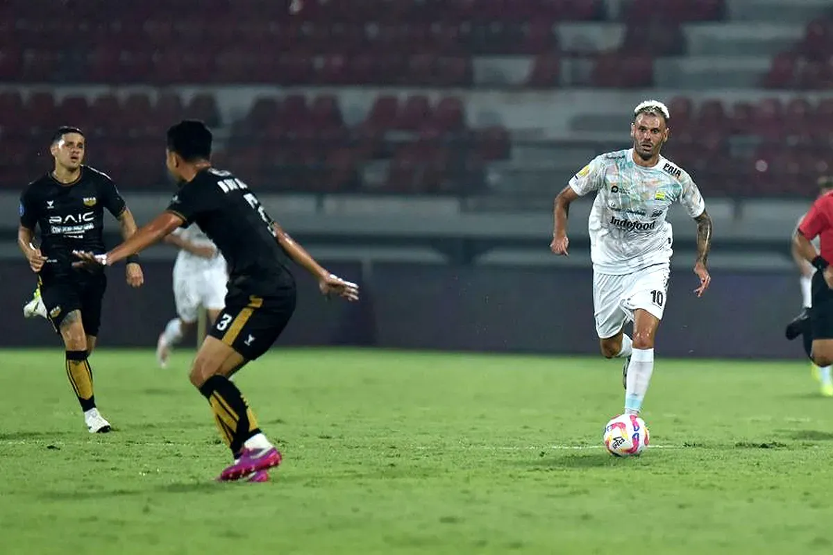 Persib Bandung saat hadapi Dewa United FC di putaran pertama Liga 1 musim 2024-25. (Sumber: persib.co.id)