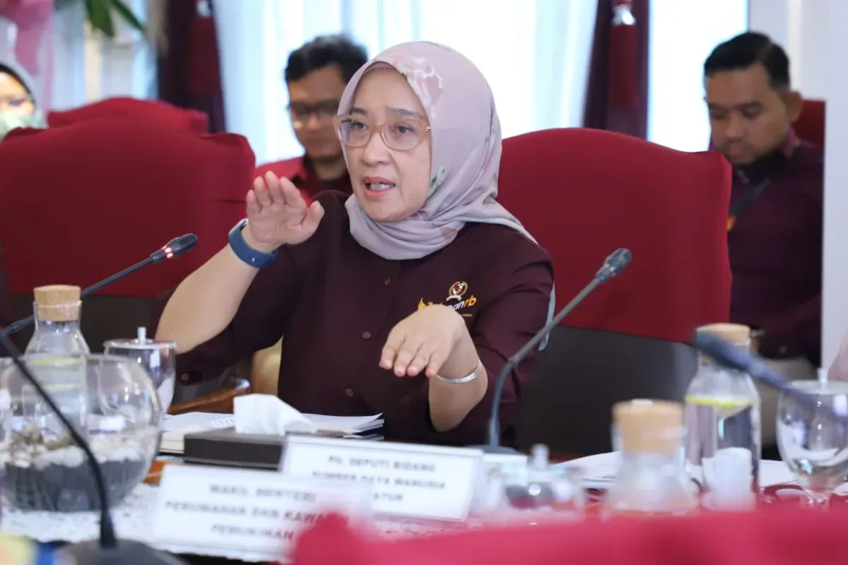 Potret Menteri PANRB, Rini Widyantini yang umumkan perpanjangan pendaftaran seleksi PPPK Tahap 2. (Sumber: PANRB)