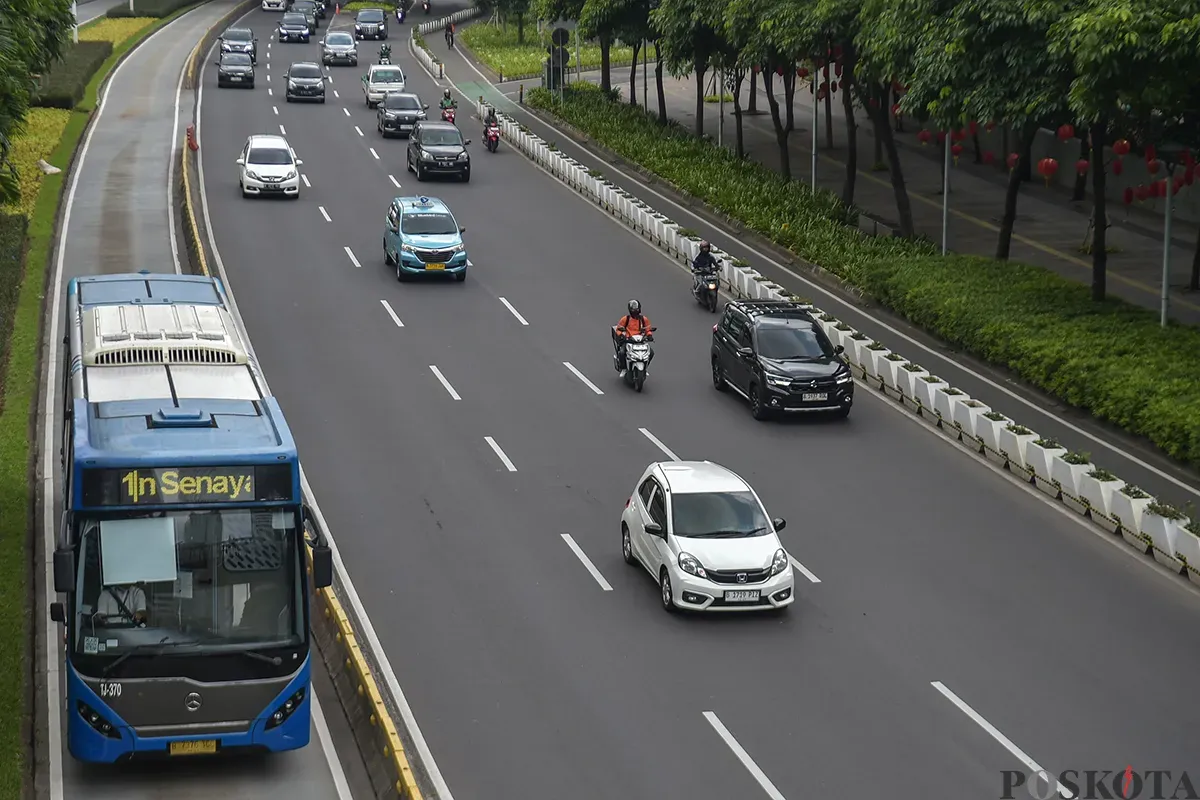 Bus Transjakarta tetap beroperasi selama Lebaran 2025. (Sumber: Poskota/Bilal Nugraha Ginanjar)