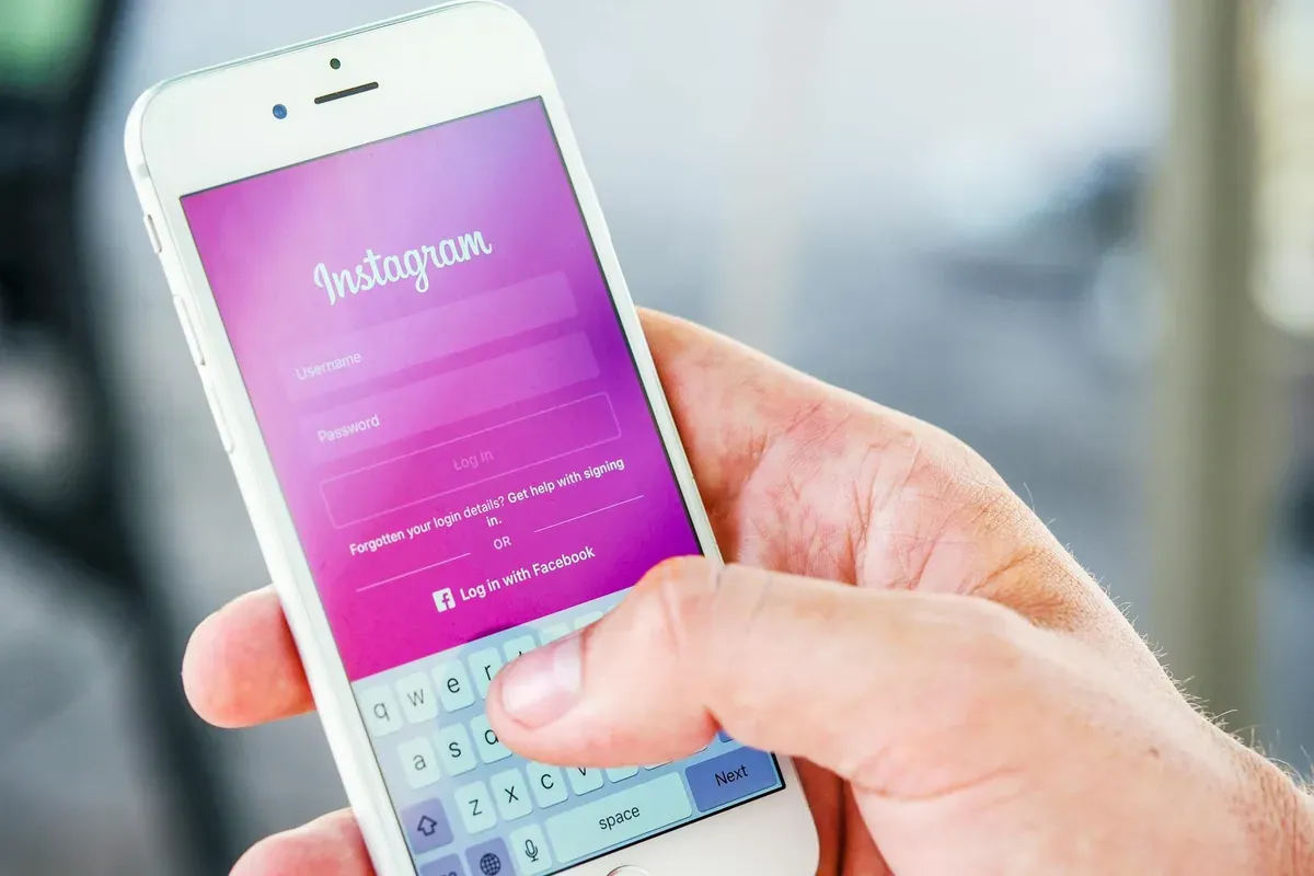 Cara login ke akun Instagram (Sumber: pexels/energepic.com)