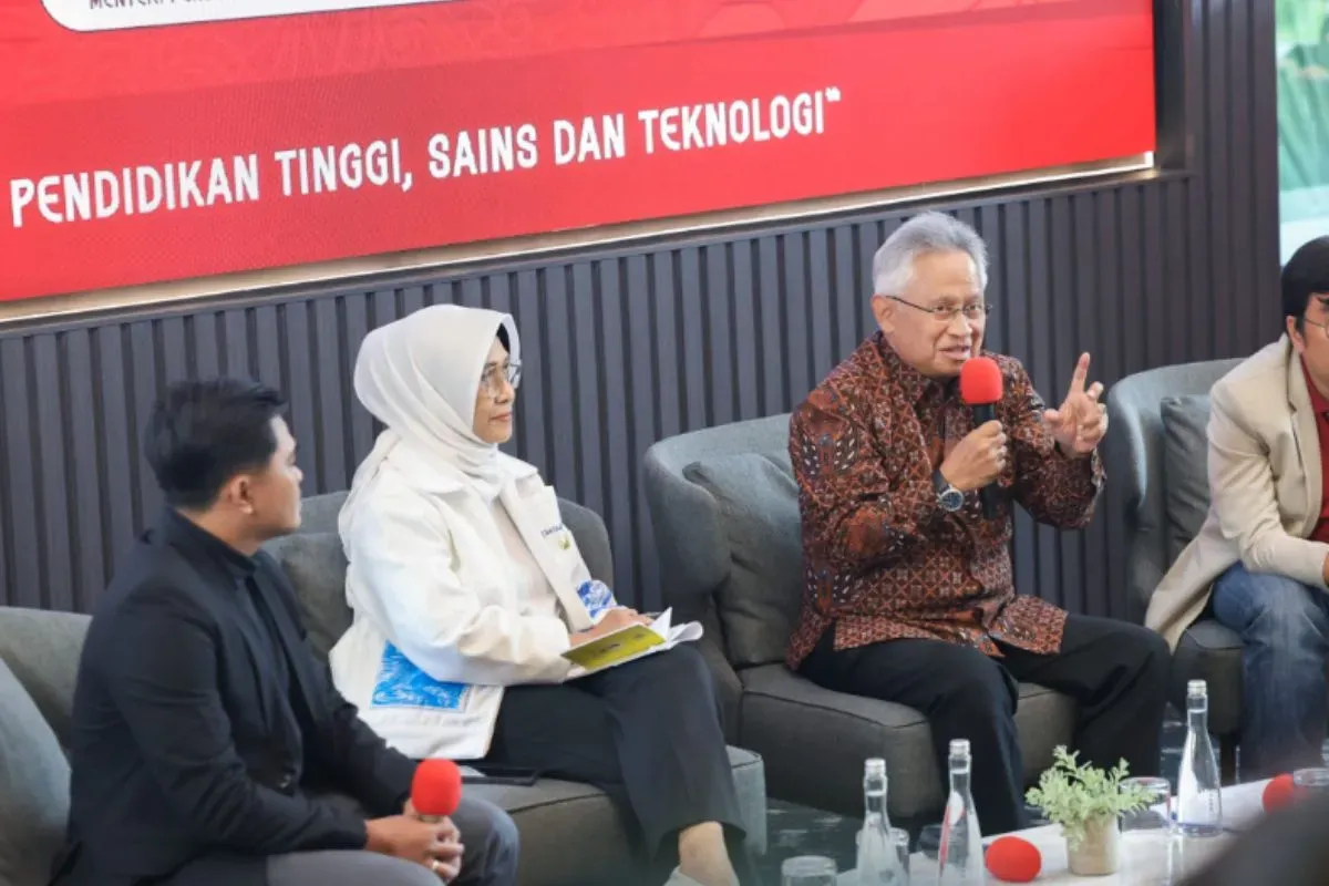 Menteri Pendidikan Tinggi, Sains, dan Teknologi (Mendiktisaintek), Satryo Soemantri Brodjonegoro ungkapkan demo gara-gara mutasi besar-besaran olehnya. (Sumber: dikti.kemdikbud.go.id)