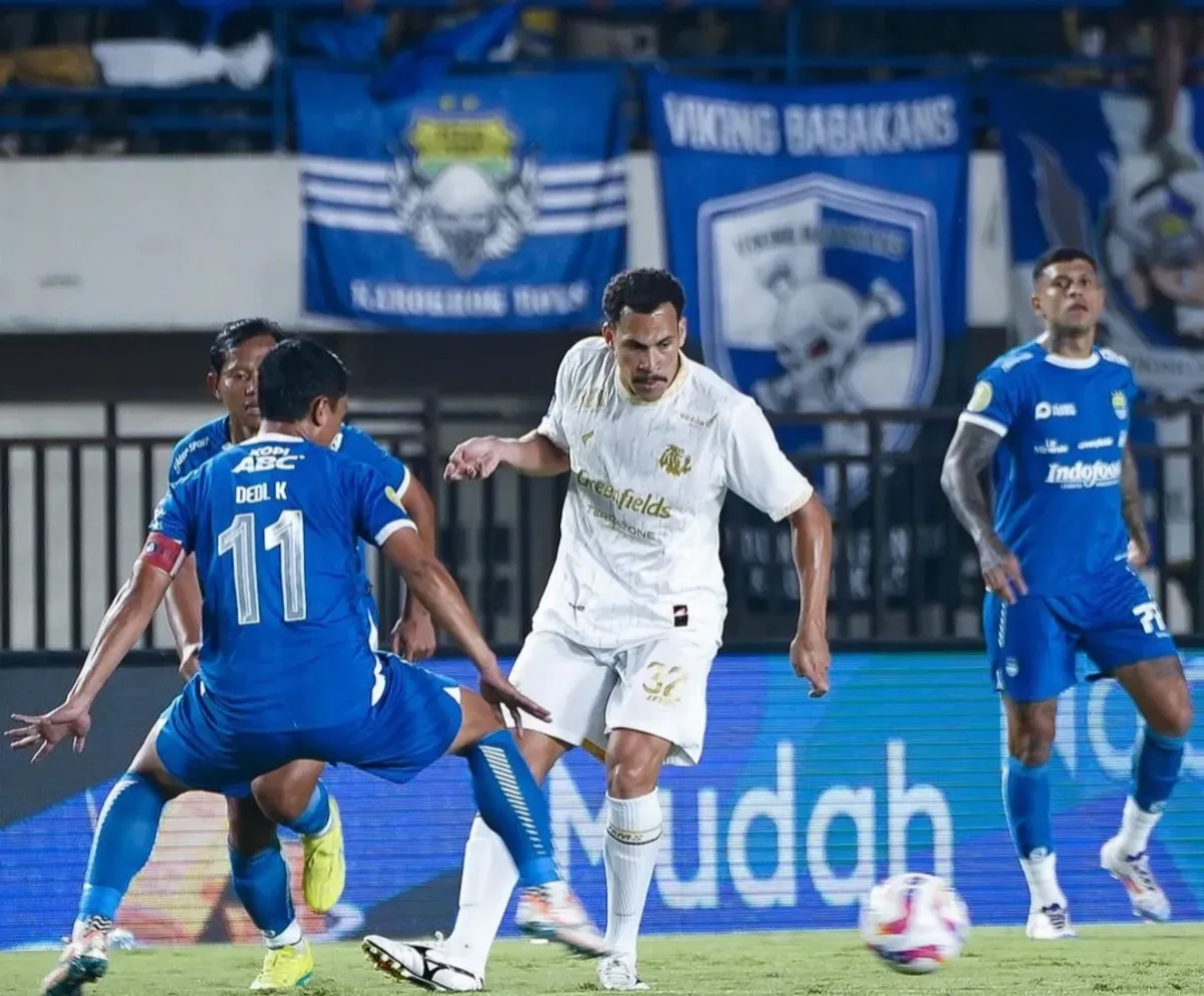 Pertemuan Persib vs Arema FC di putaran pertama Liga 1 2024-25. (Foto: Instagram/@aremafcofficial)