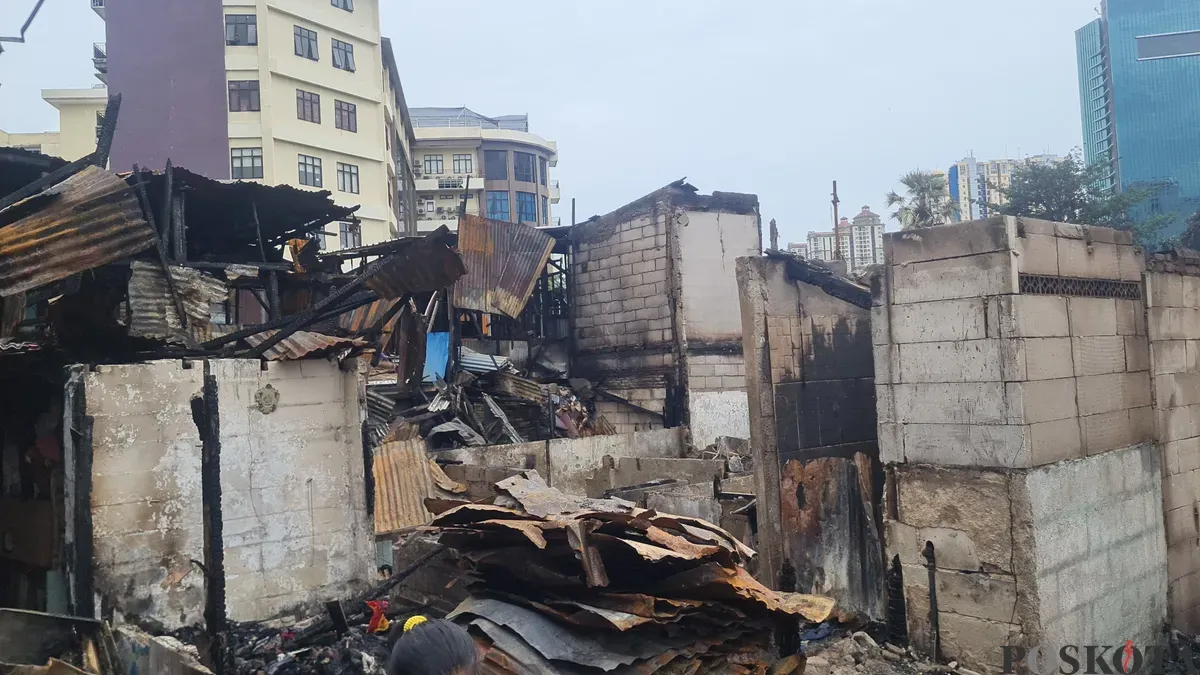 Puing-puing rumah warga pasca kebakaran di kawasan Kemayoran, Jakarta Pusat. (Sumber: Poskota/Pandi Ramedhan)