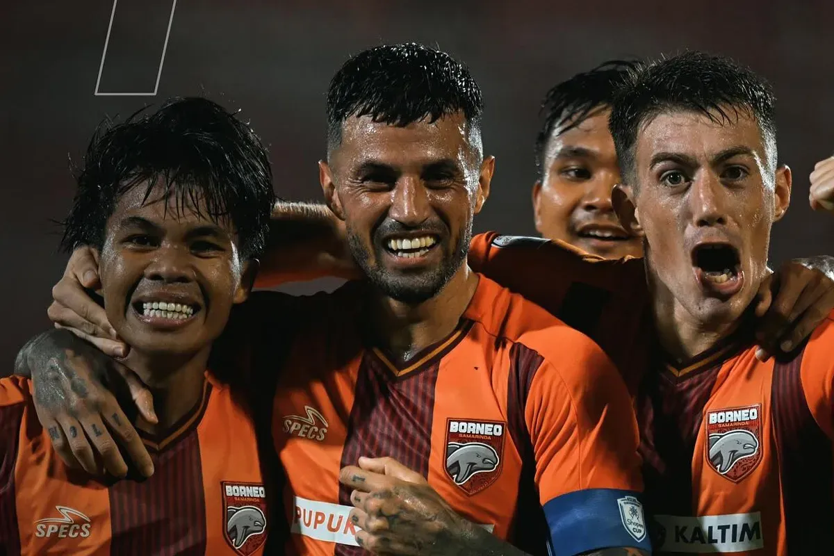 Dwiky Hardiansyah (kiri) merayakan gol penentu kemenangan Borneo FC atas Kaya FC Ilolo di laga matchday 4 Grup B ASEAN Club Championship 2024-25. (Sumber: Instagram @borneofc.id)