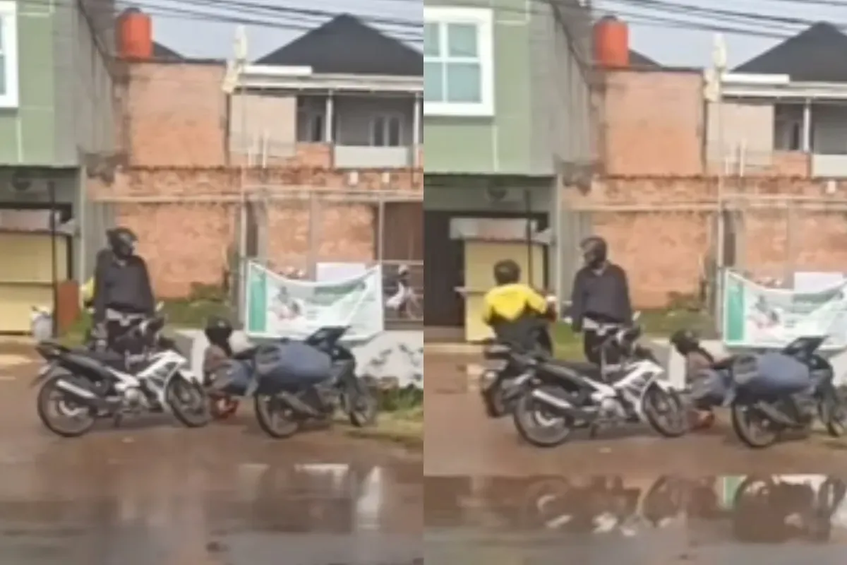 Warga sujud di hadapan diduga polisi memohon kunci motornya untuk dikembalikan.