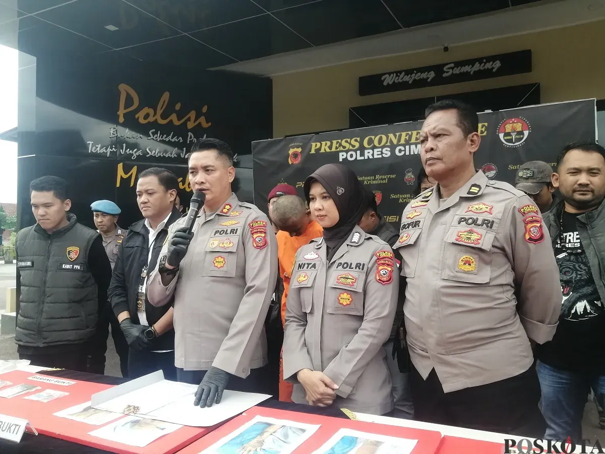 Polres Cimahi melaksanakan gelar perkara kasus penyiraman air aki yang dilakukan seorang suami kepada istrinya, di Mapolres Cimahi, Jalan Amir Machmud, Jumat, 24 Januari 2025. (Sumber: Poskota/Gatot Poedji Utomo)