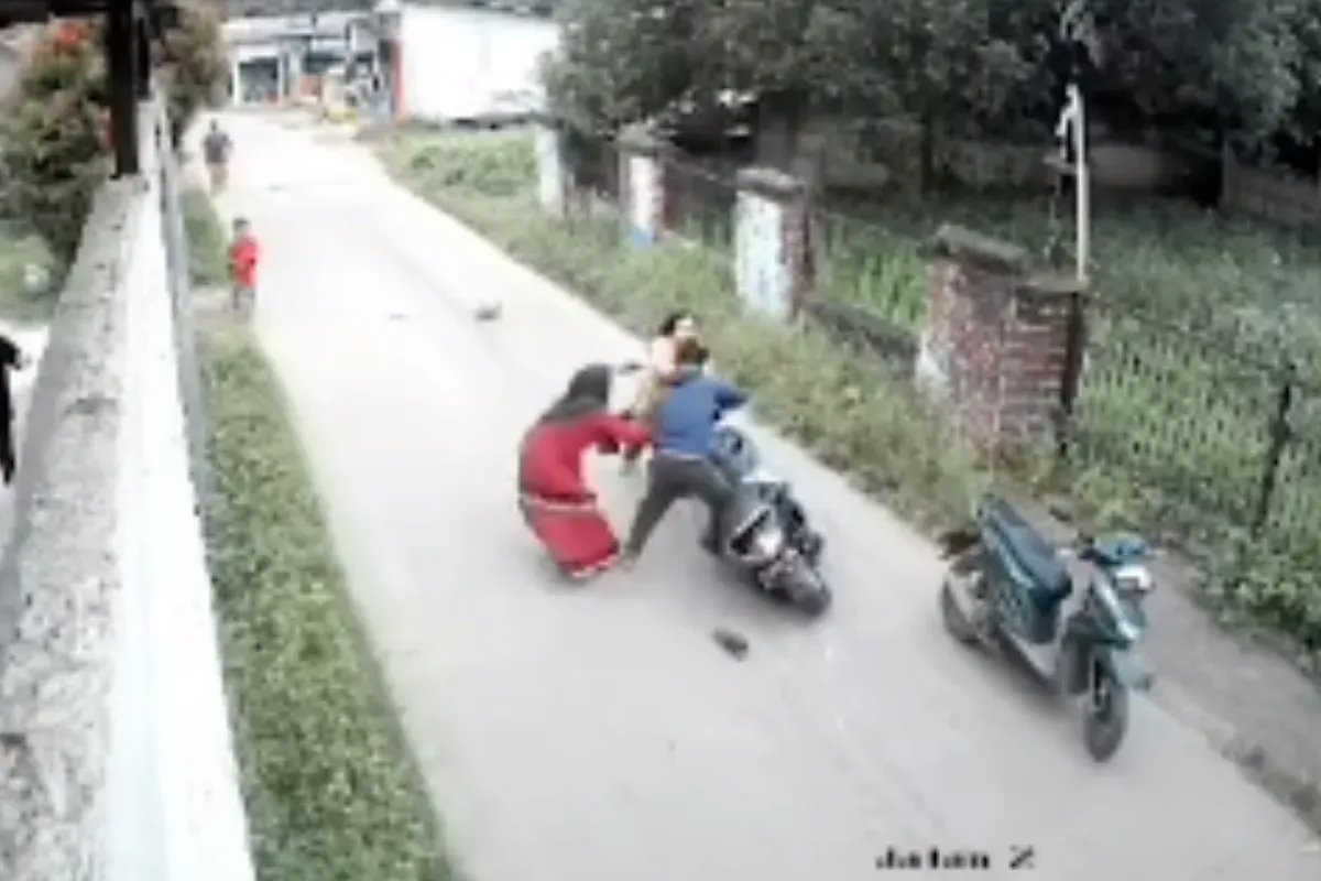 Maling tabung gas di Bogor, Jawa Barat akhirnya diamankan Polsek Parung seusai aksinya digagalkan oleh emak-emak. (Sumber: Tangkap Layar Instagram/@infoparung)