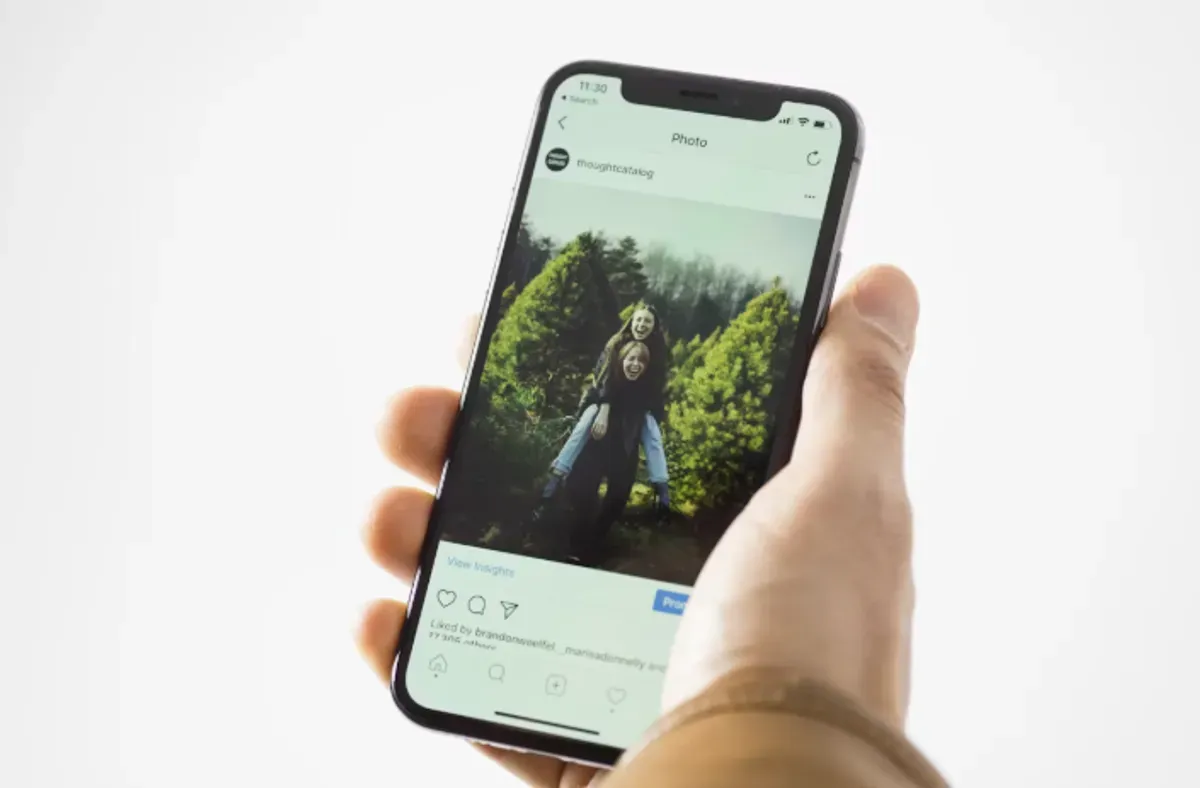 Kelas tidak harus baru. iPhone bekas pakai bisa menjadi pilihan bagi yang ingin memilikinya. (Sumber: Unsplash/Thought Catalog)