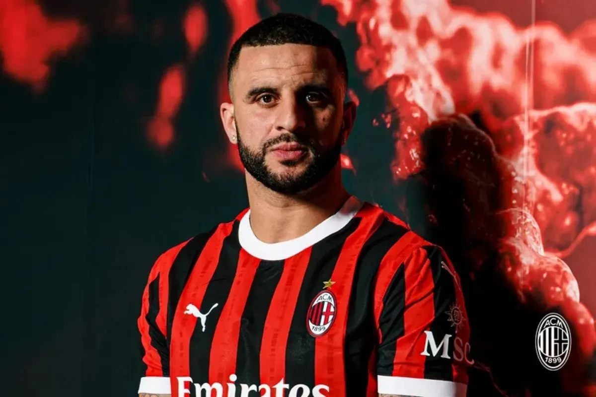 Kyle Walker resmi didatangkan AC Milan dari Manchester City. (Sumber: Dok. AC Milan)