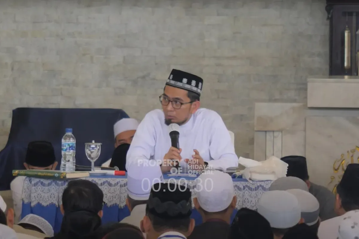 Ustadz Adi Hidayat menjelaskan waktu Isra Miraj. (Sumber: Tangkapan Layar YouTube/Adi Hidayat Official)