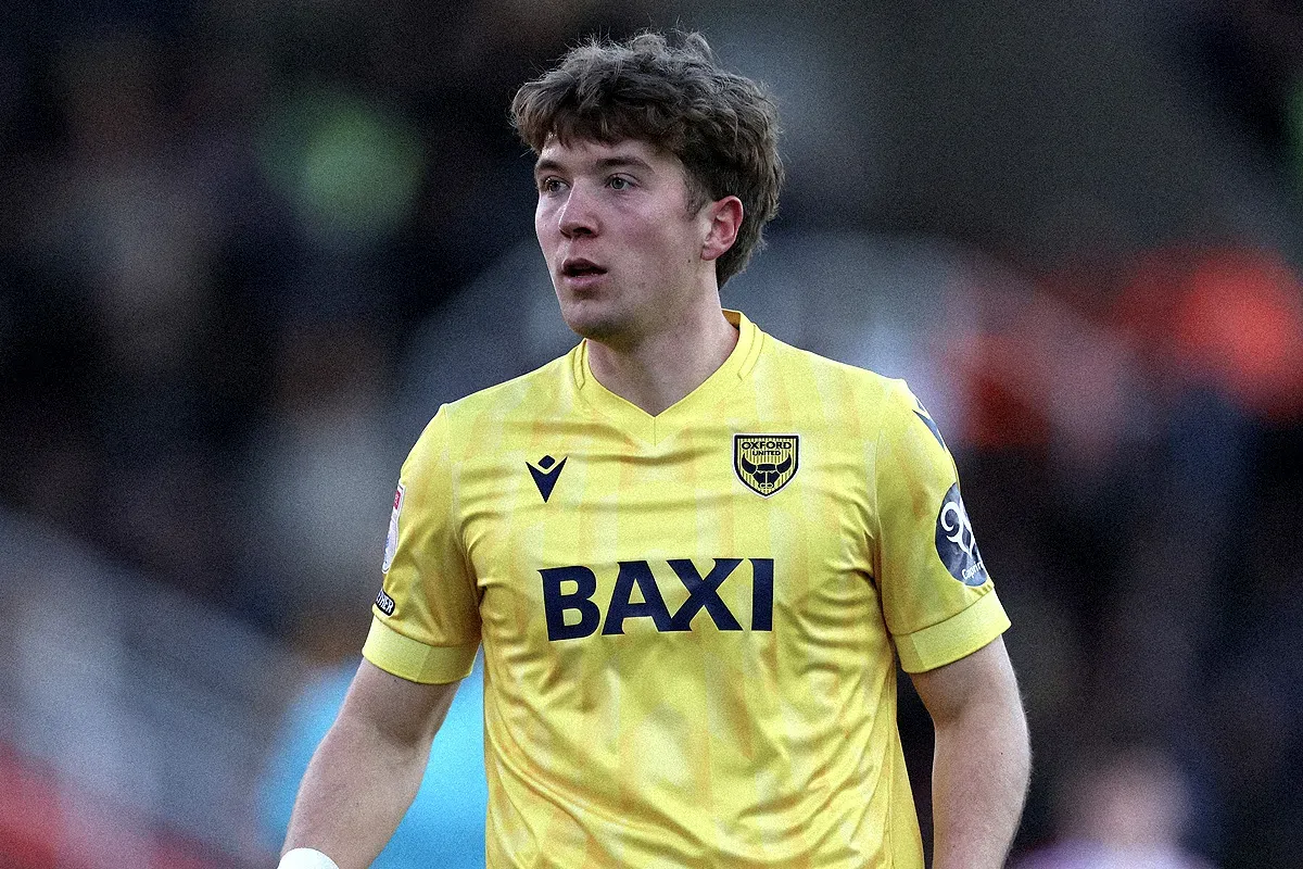 Calon striker Timnas Indonesia, Ole Romeny, melakoni laga debut bersama Oxford United saat menghadapi Stoke City. (Sumber: Instagram @oufcofficial)