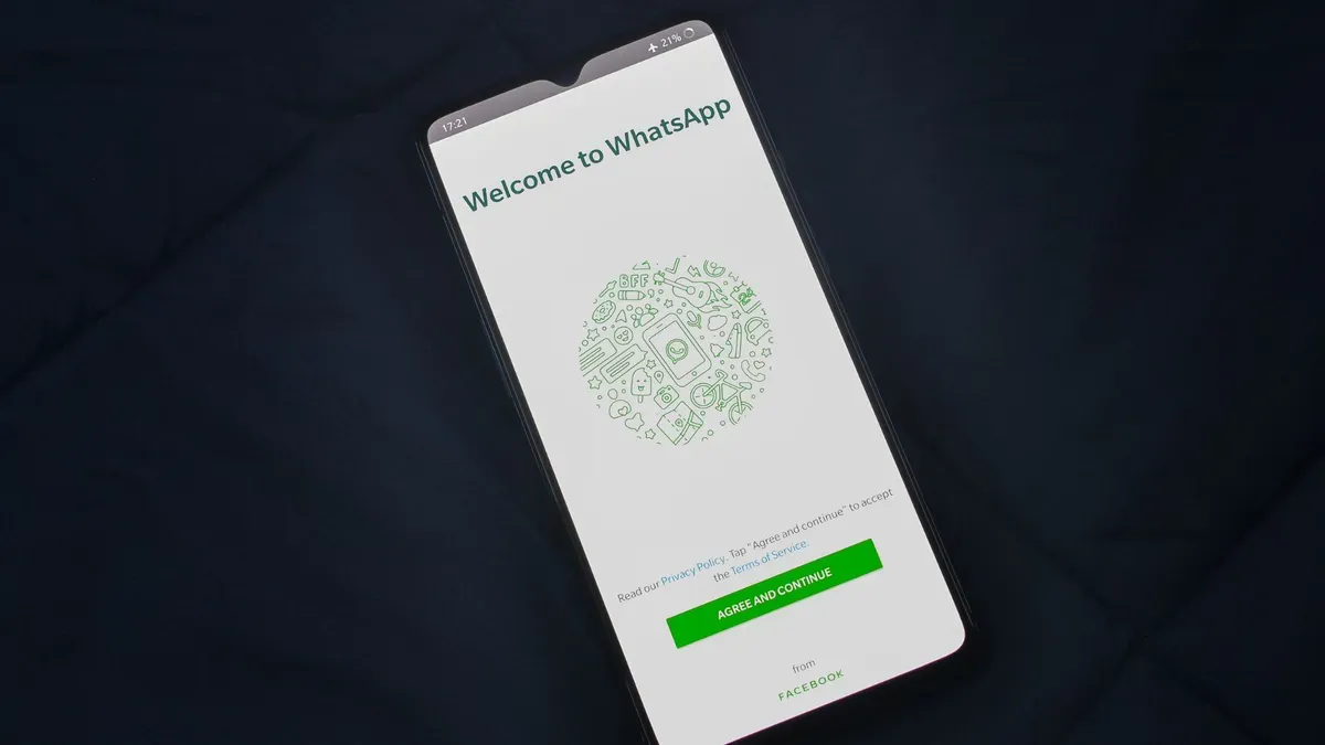 Cara login WhatsApp tanpa kode verifikasi via nomor HP. (Canva)