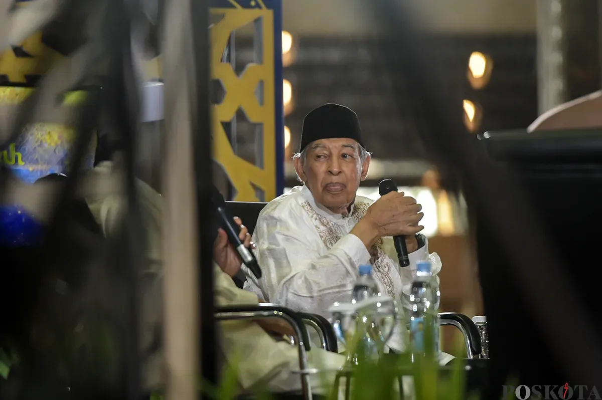 Menteri Agama Nasaruddin Umar (kedua kiri) bersama cendekiawan muslim Quraish Shihab (kedua kanan) dan Husen bin Ja'far Alhadar (kanan) menyampaikan dakwah di Masjid Istiqlal, Jakarta, Senin, 27 Januari 2025. (Sumber: Poskota/Bilal Nugraha Ginanjar)