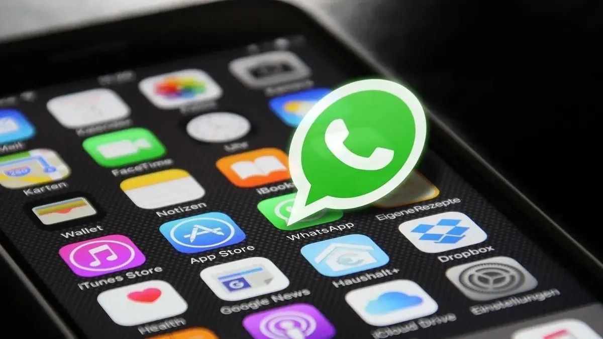 Cara menambahkan musik di status WhatsApp (Sumber: Pinterest)