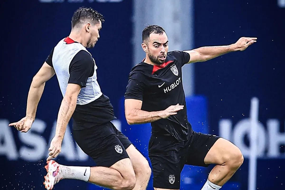 Bek Timnas Indonesia, Jordi Amat berlatih bersama JDT FC jelang pertandingan leg kedua semifinal Piala Malaysia 2024-25. (Sumber: Instagram @officialjohor)