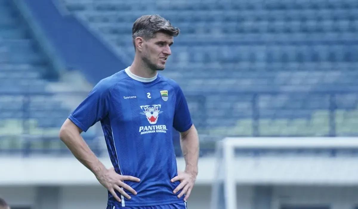 Nasib Nick Kuipers di Persib terombang-ambing lantaran kontraknya bakal segera habis di pertengahan 2025. (Foto: persib.co.id)