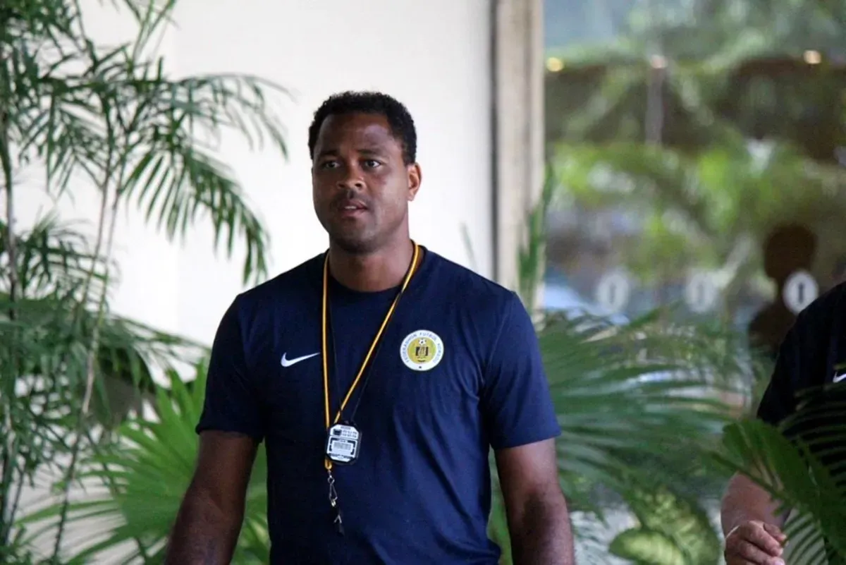 Patrick Kluivert saat jadi pelatih Timnas Curacao. (Sumber: ffk.cw)