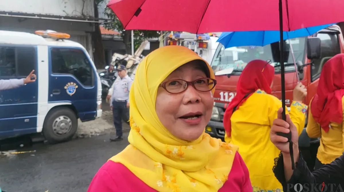 Kepala Dinas KPKP Jakarta, Suharini Eliawati menanggapi soal pembabatan mangrove Pulau Pari, Kepulauan Seribu. (Sumber: Poskota/Pandi Ramedhan)