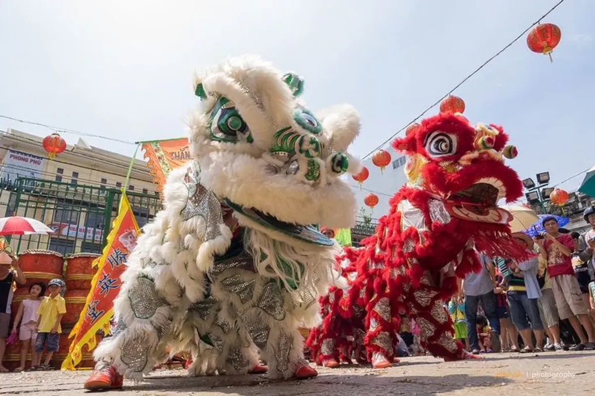 Kemeriahan pertunjukan Barongsai dalam perayaan Tahun Baru Imlek 2025. (Sumber: Pinterest)