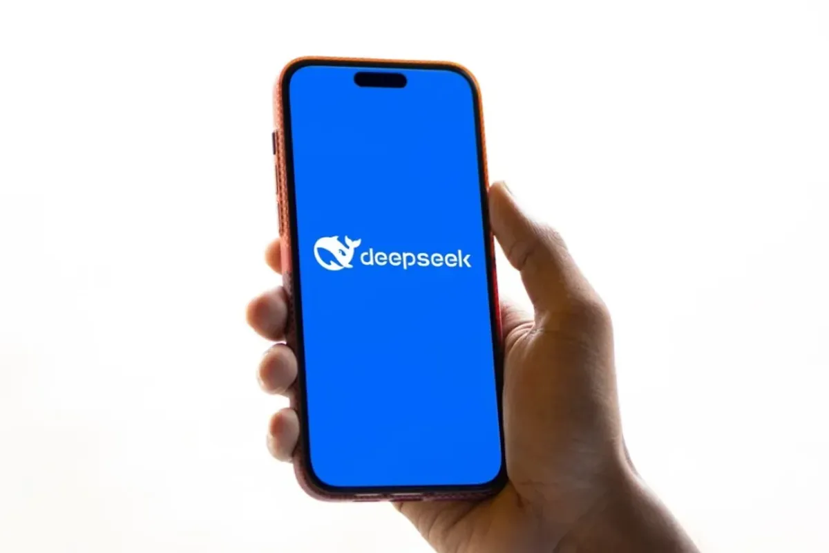 Perbedaan kedua chatbot AI antara DeepSeek vs ChatGPT (Sumber: SouthChinaMorningPost)