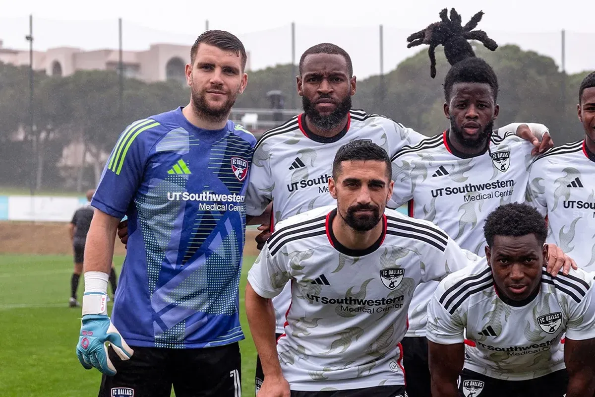 Maarten Paes kembali jadi starter saat FC Dallas menghadapi Brondby dalam laga uji coba di Portugal. (Sumber: Instagram @fcdallas)