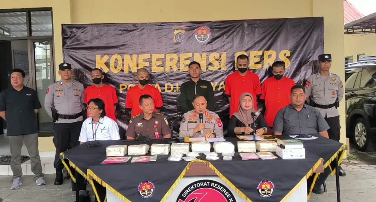 Jaringan peredaran narkoba di Yogyakarta berhasil dibongkar Direktorat Reserse Narkoba (Ditresnarkoba) Polda Daerah Istimewa Yogyakarta (DIY) 10 kilogram sabu-sabu berhasil diamankan. (Sumber: Capture YouTube Polda DIY)