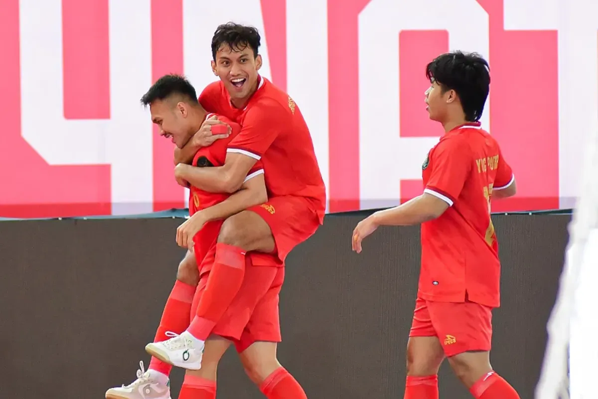 Para pemain Timnas Indonesia merayakan gol Samuel Eko Putra ke gawang Jepang di laga perdana turnamen futsal 4 Nations World Series 2025. (Sumber: Instagram @federasifutsal_id)