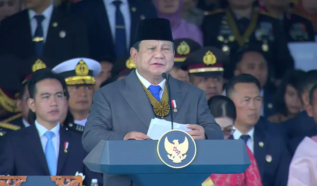 Presiden Republik Indonesia Prabowo Subianto memberikan sambutan pada saat perayaan HUT Bhayangkara ke-79 di lapangan Monas, Gambir, Jakarta Selatan, Selasa, 1 Juli 2025. (Sumber: Tangkapan layar siaran langsung Youtube Polri)