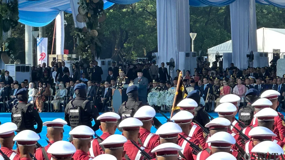 Suasana pada saat Presiden Republik Indonesia Prabowo Subianto memberikan sambutan pada saat perayaan HUT Bhayangkara ke-79 di lapangan Monumen Nasional (Monas), Gambir, Jakarta Selatan, Selasa, 1 Juli 2025. (Sumber: Poskota/Ali Mansur)
