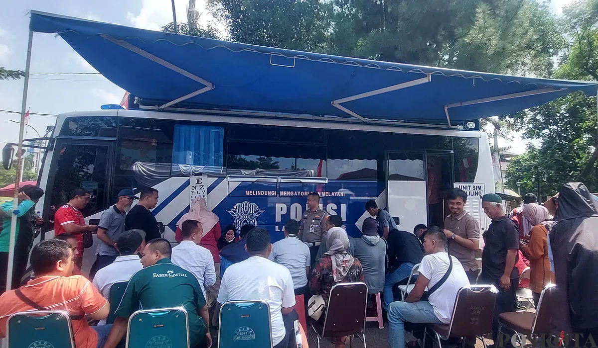 Polres Bogor membuka layanan perpanjangan SIM gratis bagi warga kelahiran bulan Juli. (Sumber: POSKOTA | Foto: Sekar Putri Andini)
