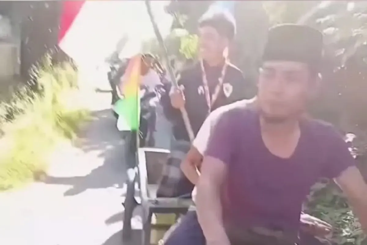 Atlet Muaythai asal Probolinggo juara Asia diarak pakai gerobak (Sumber: Istimewa)
