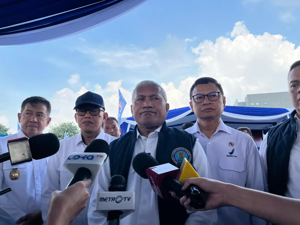 Kepala BNN RI, Marthinus Hukom, saat doorstop usai pemusnahan barang bukti narkoba di Palmerah, Jakarta Barat, Rabu, 2 Juli 2025. (Sumber: Poskota/Pandi Ramedhan)