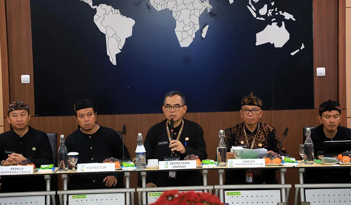 Sekda Kabupaten Bogor, Ajat Rochmat Jatnika (tengah). (Sumber: Humas Pemkab Bogor)