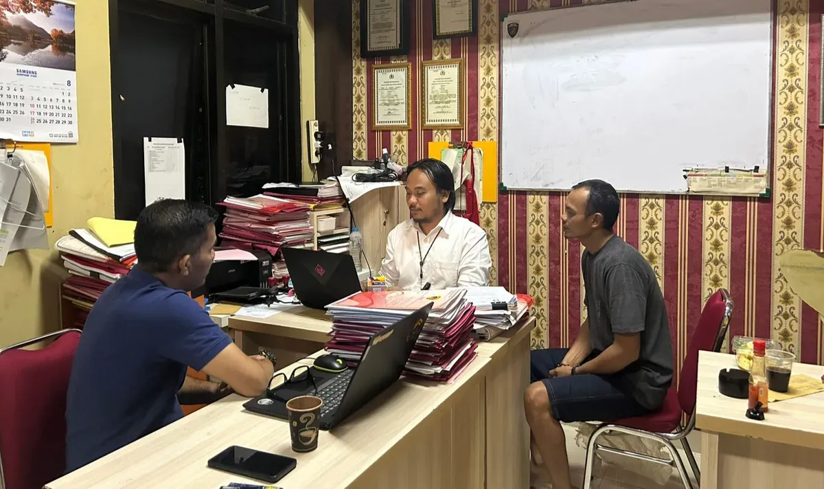 Tersangka Haryanto saat diperiksa penyidik Unit PPA Satreskrim Polres Serang. (Sumber: Unit PPA Polres Serang)
