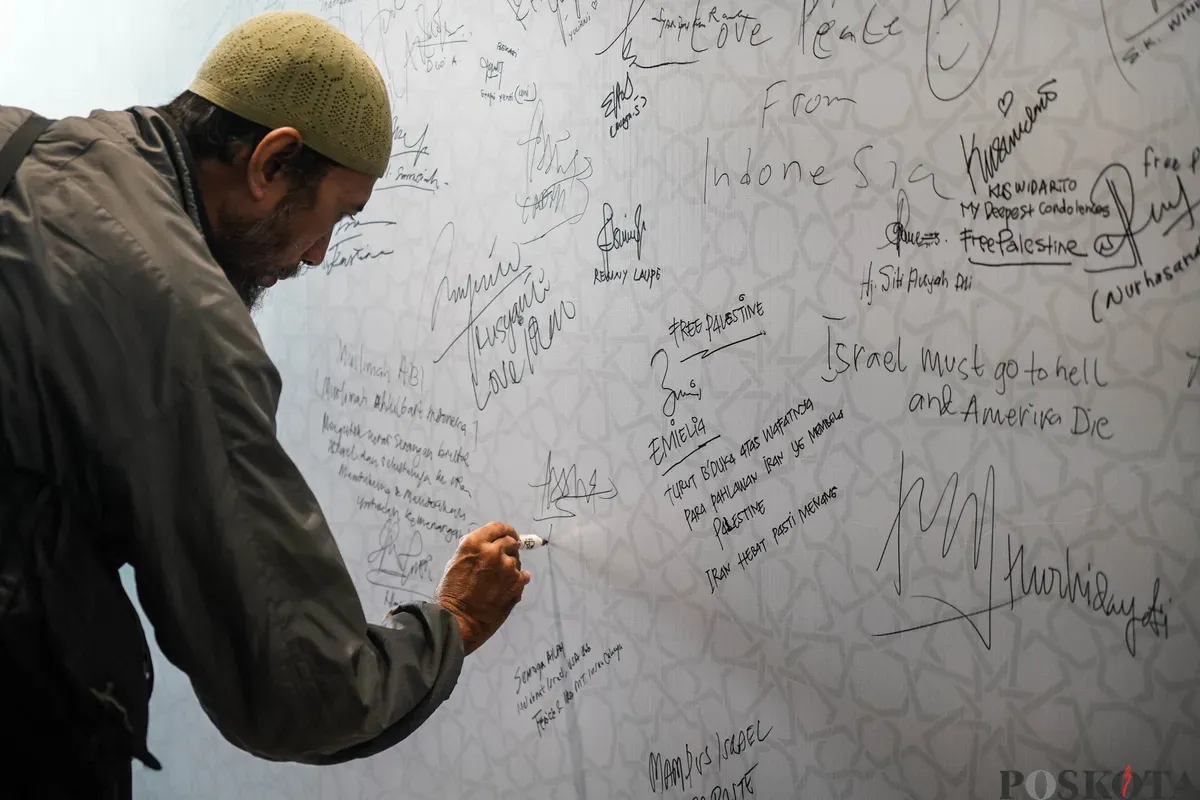Kedutaan Besar Republik Islam Iran di Jakarta mengenang para korban serangan Israel dalam sebuah acara di Kediaman Duta Besar Iran untuk Indonesia Mohammad Boroujerdi di Jalan Madiun, Menteng, Jakarta, Kamis, 3 Juli 2025. (Sumber: Poskota/Bilal Nugraha Ginanjar)