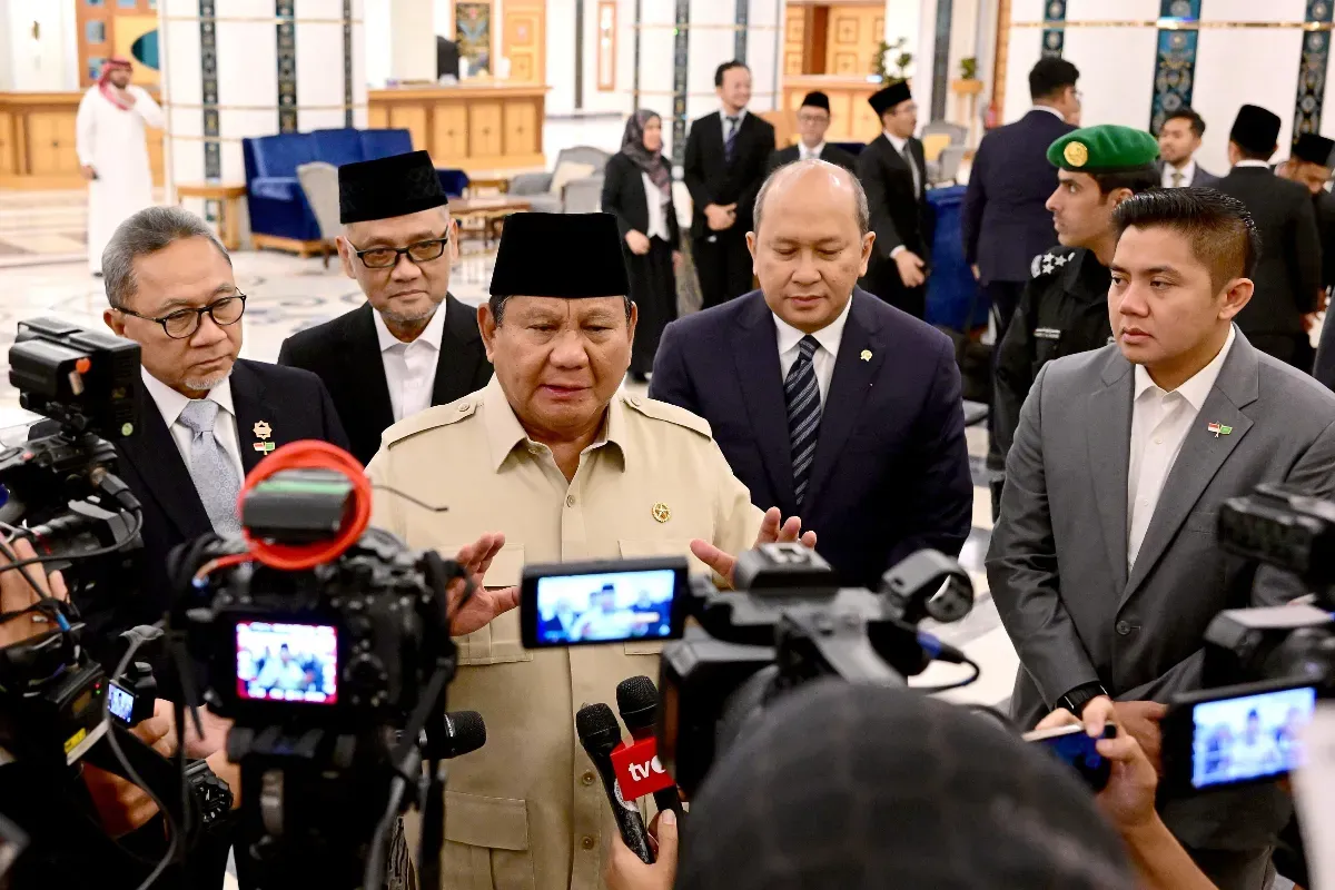 Potret Presiden Prabowo Subianto yang memerintahkan tindakan penyelamatan cepat atas kecelakaan KMP Tunu Pratama Jaya di Selat Bali. (Sumber: Setneg.go.id)