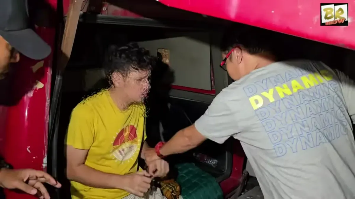 Detik-detik Muhammad Renald Kadri atau dikenal dengan nama Muhammad Rayyan Alkadrie ditangkap oleh pihak kepolisian. (Sumber: YouTube/BANG RANI STONES)