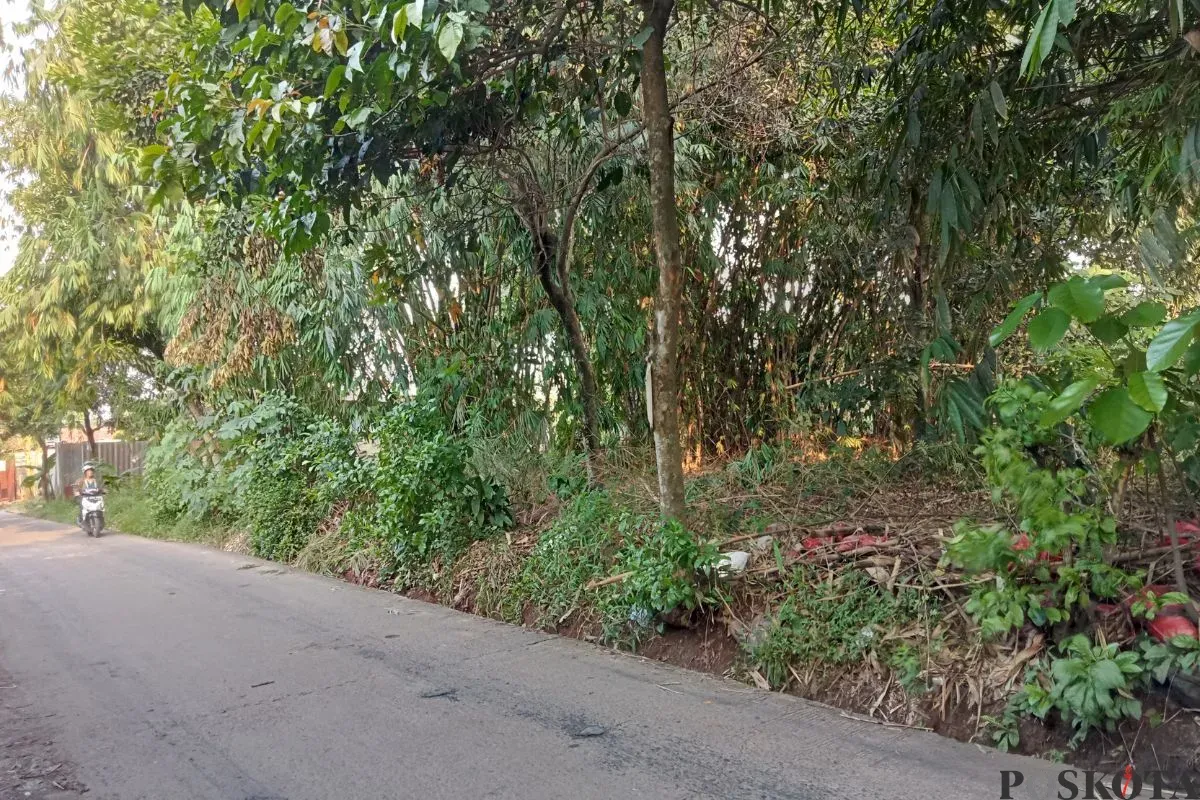 TKP dua sejoli menjadi korban begal di Jalan Lingkungan, Kelurahan Cikiwul, Kecamatan Bantargebang, Kota Bekasi, Jumat, 4 Juli 2025. (Sumber: Poskota/Nurpini Aulia Rapika)