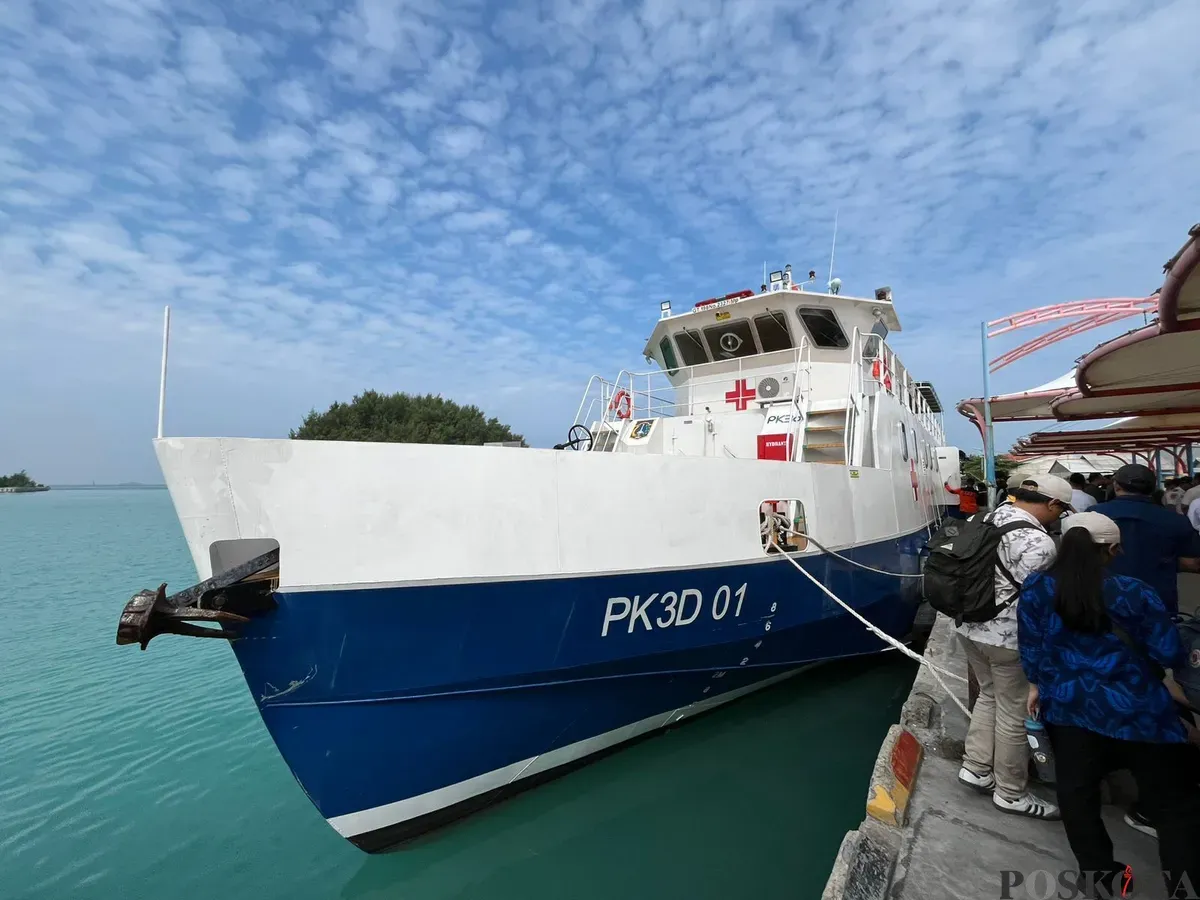 Kapal Pusat Krisis Kegawatdaruratan Kesehatan Daerah (PK3D 01) di Pulau Kelapa, Kepulauan Seribu, pada Jumat, 4 Juli 2025. (Sumber: Poskota/M. Tegar Jihad)