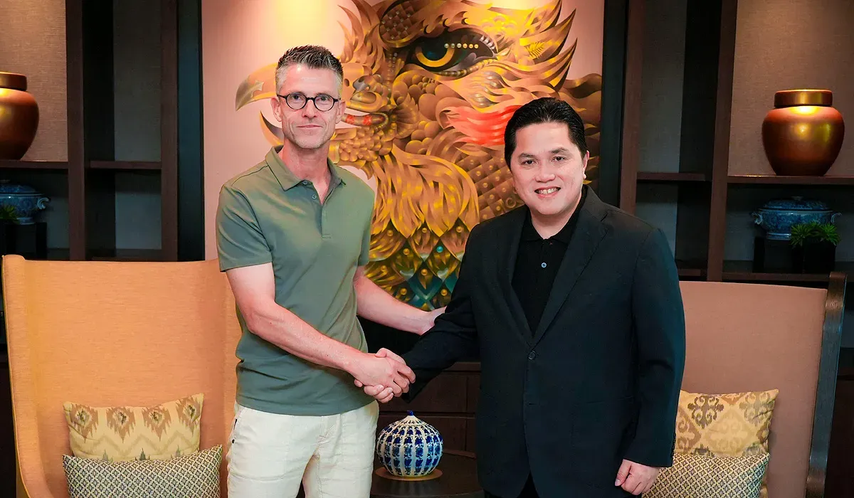 Ketum PSSI, Erick Thohir (kanan) bersama pelatih timnas U-20 Indonesia yang baru, Frank van Kempen (kiri). (Sumber: Dok PSSI)